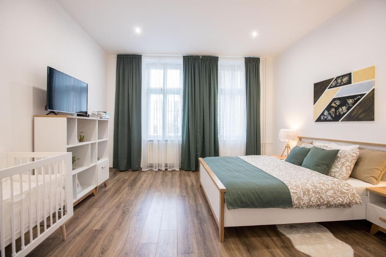 Family Apartment *