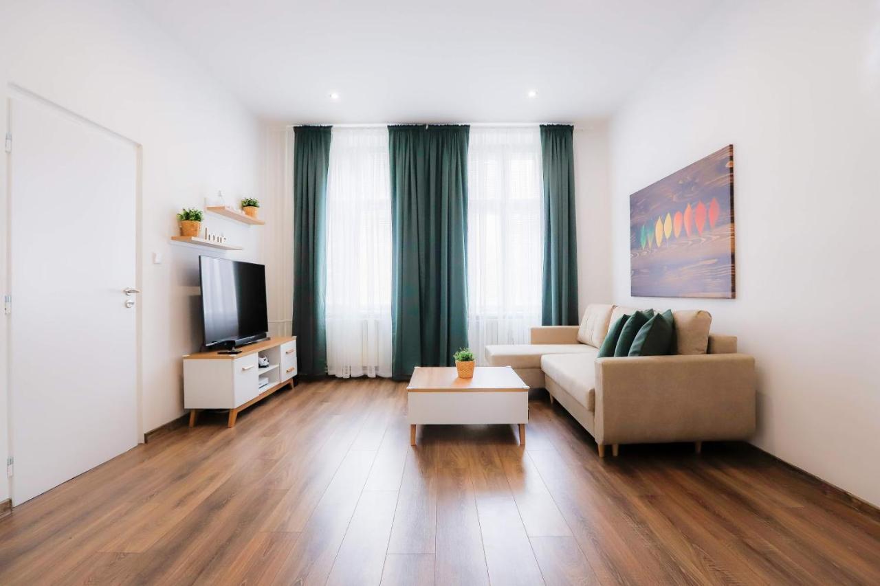 Family Apartment *
