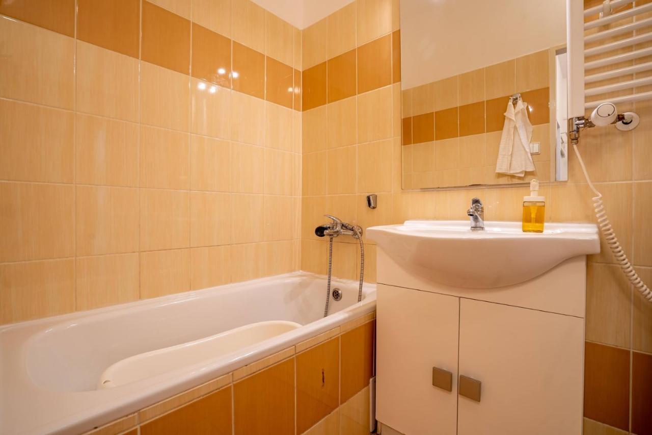 Family Apartment *